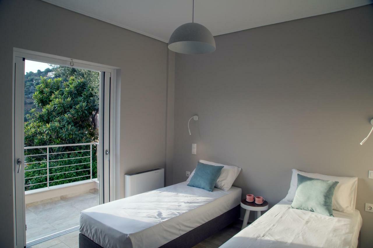 Kalavria Luxury Suites - Magnificent Sea View Of Poros Poros Town Екстер'єр фото